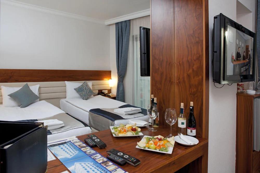 Demir Otel Bornova Eksteriør billede